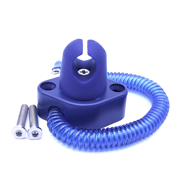 Кресло закреплено пластиковым кабелем