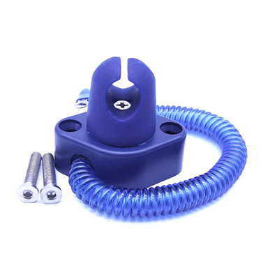 Fixer le siège avec un câble en plastique