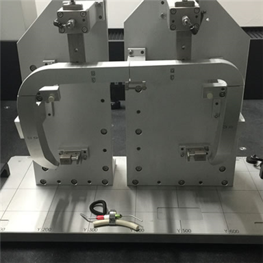 ما هي العوامل التي تؤثر على دقة بالقطع أجزاء دقيقة